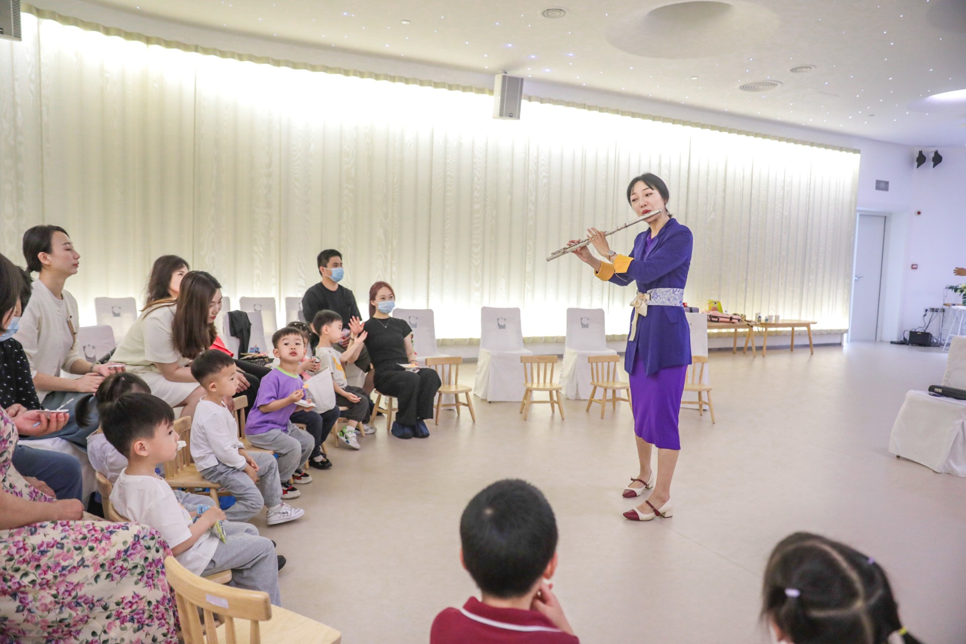 科發(fā)幼兒園特邀數(shù)位音樂家、演奏家到訪“贏·劇場(chǎng)”