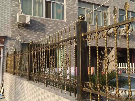 山東鐵藝護(hù)欄案例